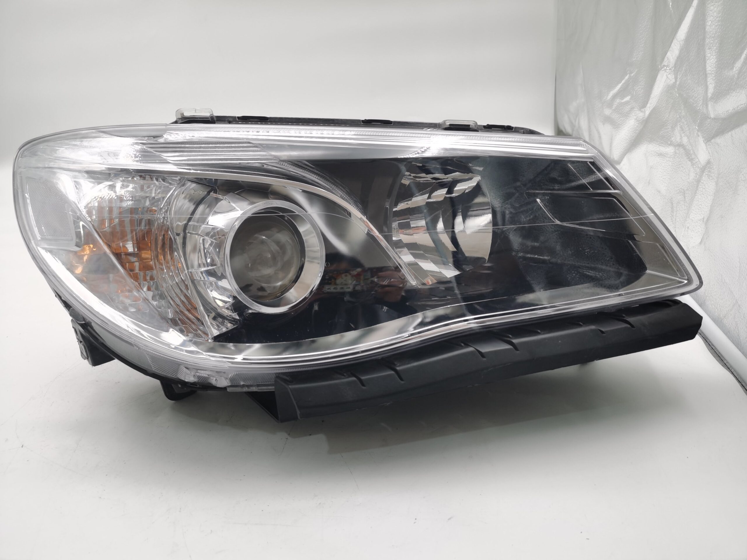 Holden COMMODORE VF SV6 2013-2017 HALOGEN R.H.S HEADLIGHT ASSEMBLY