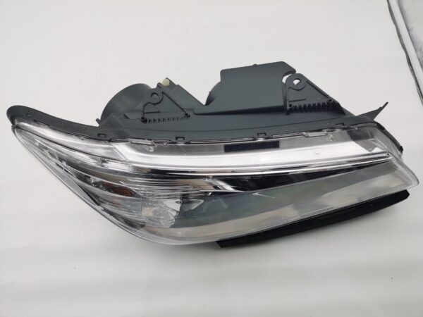 Holden COMMODORE VF SV6 2013-2017 HALOGEN R.H.S HEADLIGHT ASSEMBLY