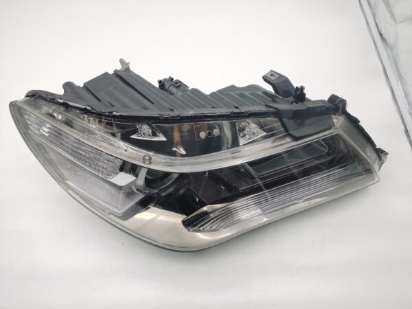 Honda Acura RL 2010 R.H.S HEADLIGHT ASSEMBLY