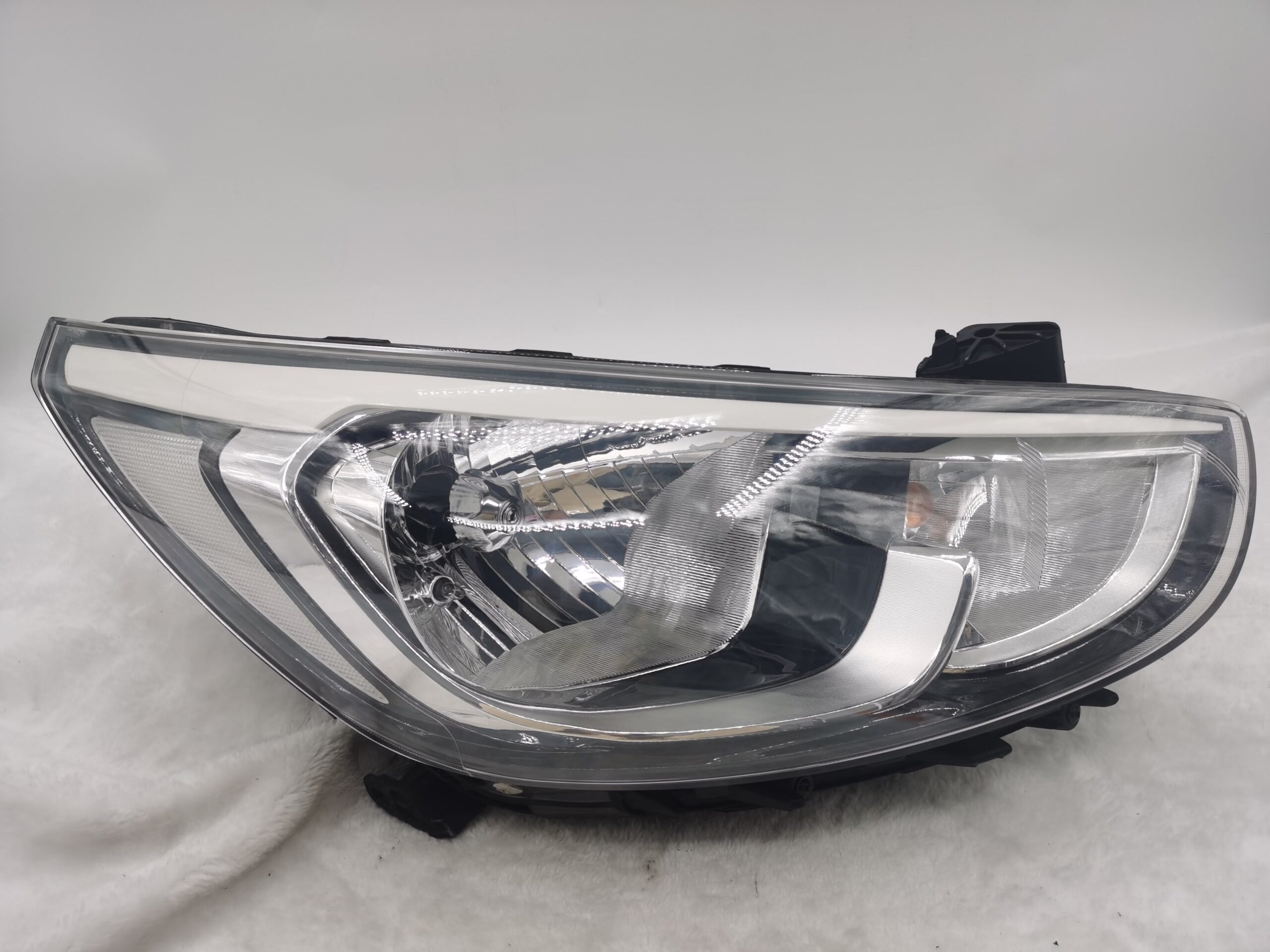 Hyundai ACCENT RB 2015-2017 HALOGEN R.H.S Headlight Assembly