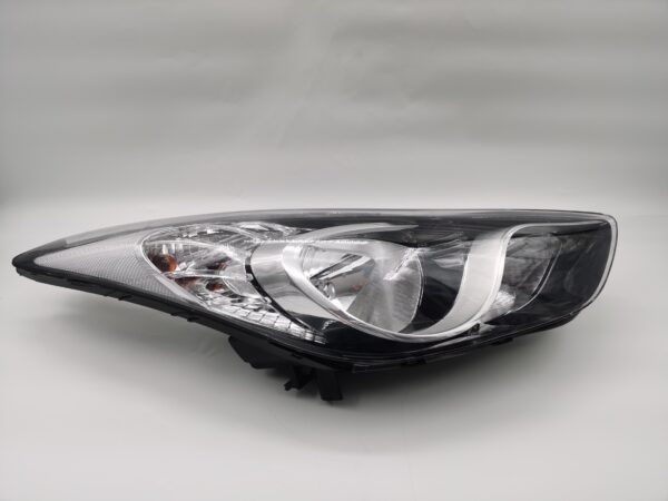 Hyundai ELANTRA MD 2011-2013 HALOGEN R.H.S HEADLIGHT ASSEMBLY