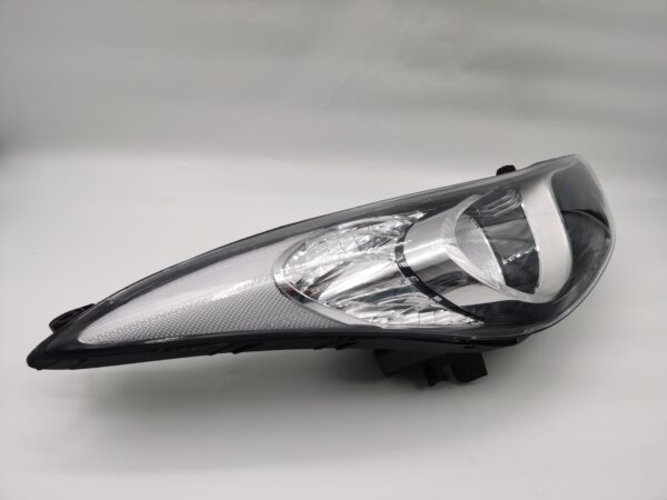 Hyundai ELANTRA MD 2011-2013 HALOGEN R.H.S HEADLIGHT ASSEMBLY