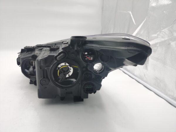 HYUNDAI SANTA FE DM 2013-2015 XENON  R.H.S HEADLIGHT ASSEMBLY