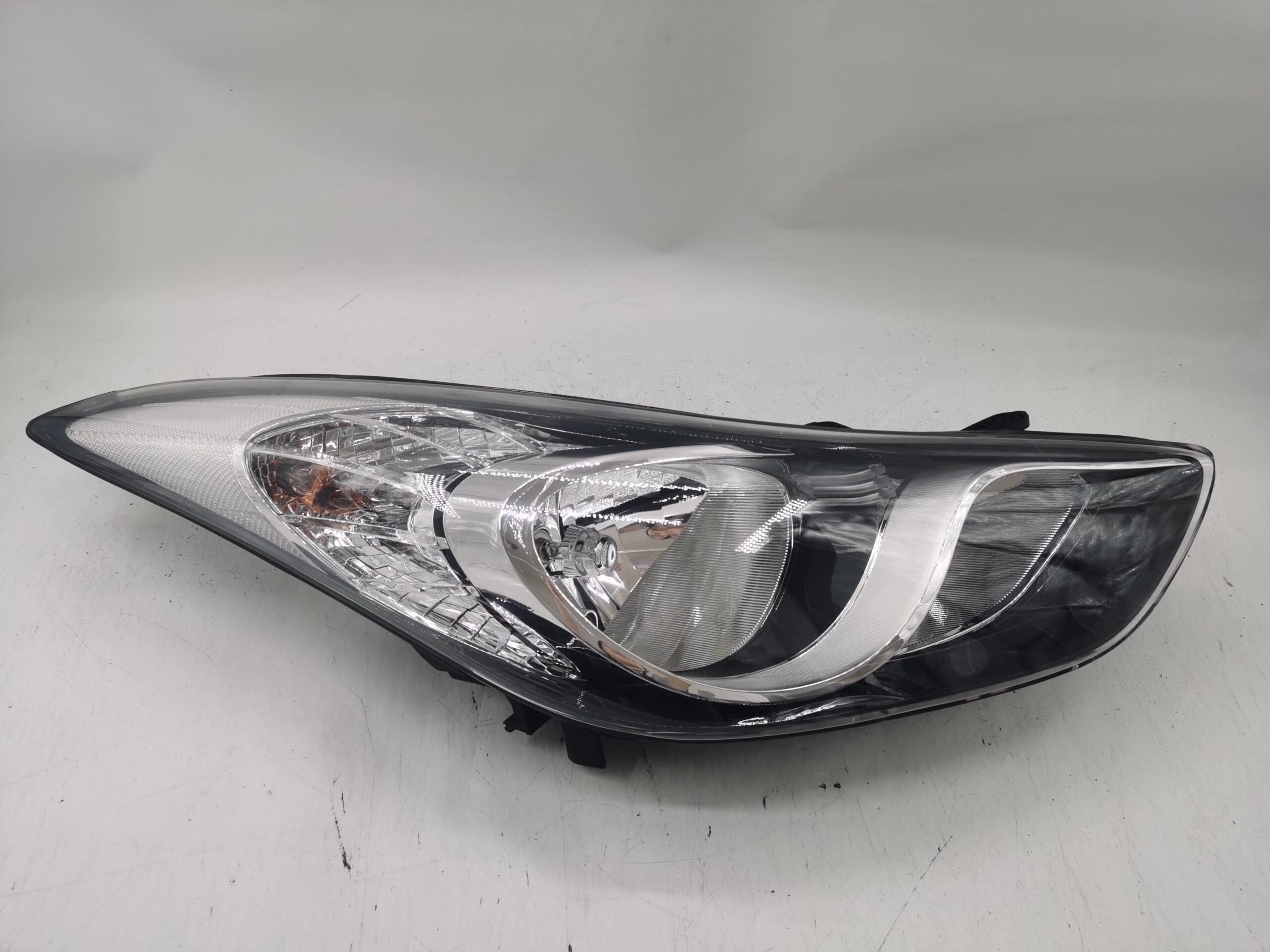 Hyundai ELANTRA MD 2011-2013 HALOGEN R.H.S Headlight Assembly