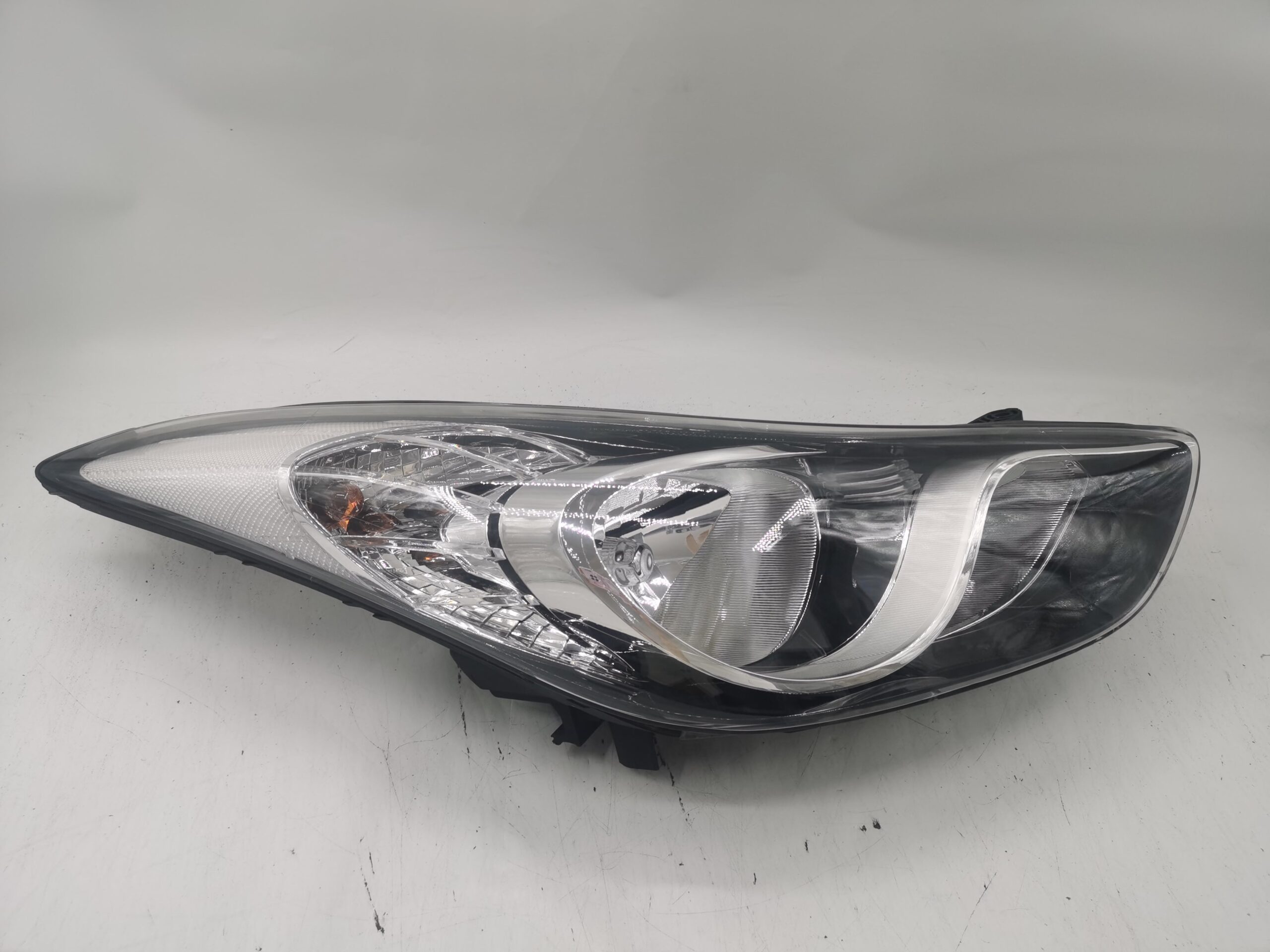 Hyundai ELANTRA MD 2011-2013 HALOGEN R.H.S Headlight Assembly