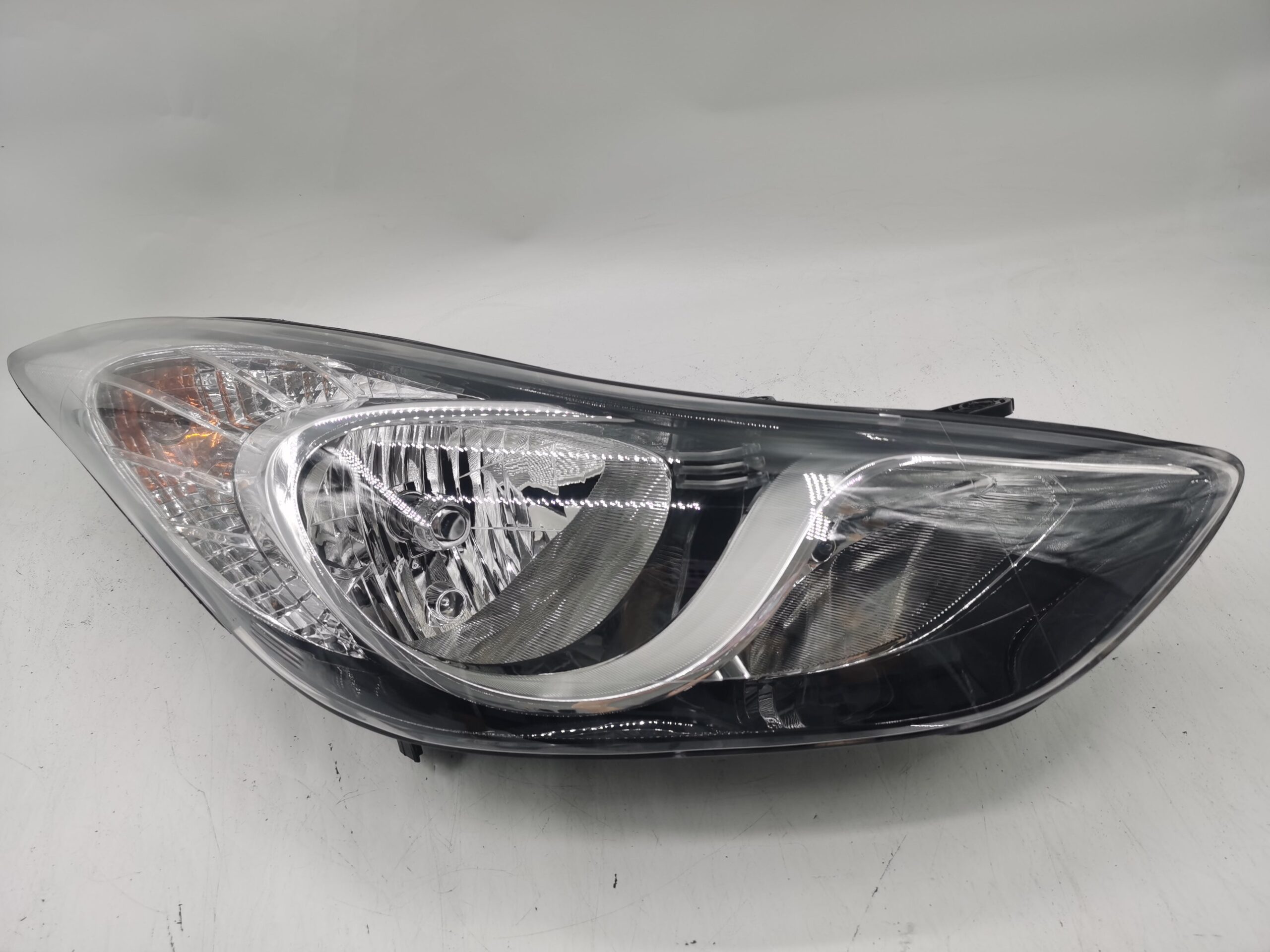 Hyundai ELANTRA MD 2011-2013 HALOGEN R.H.S Headlight Assembly