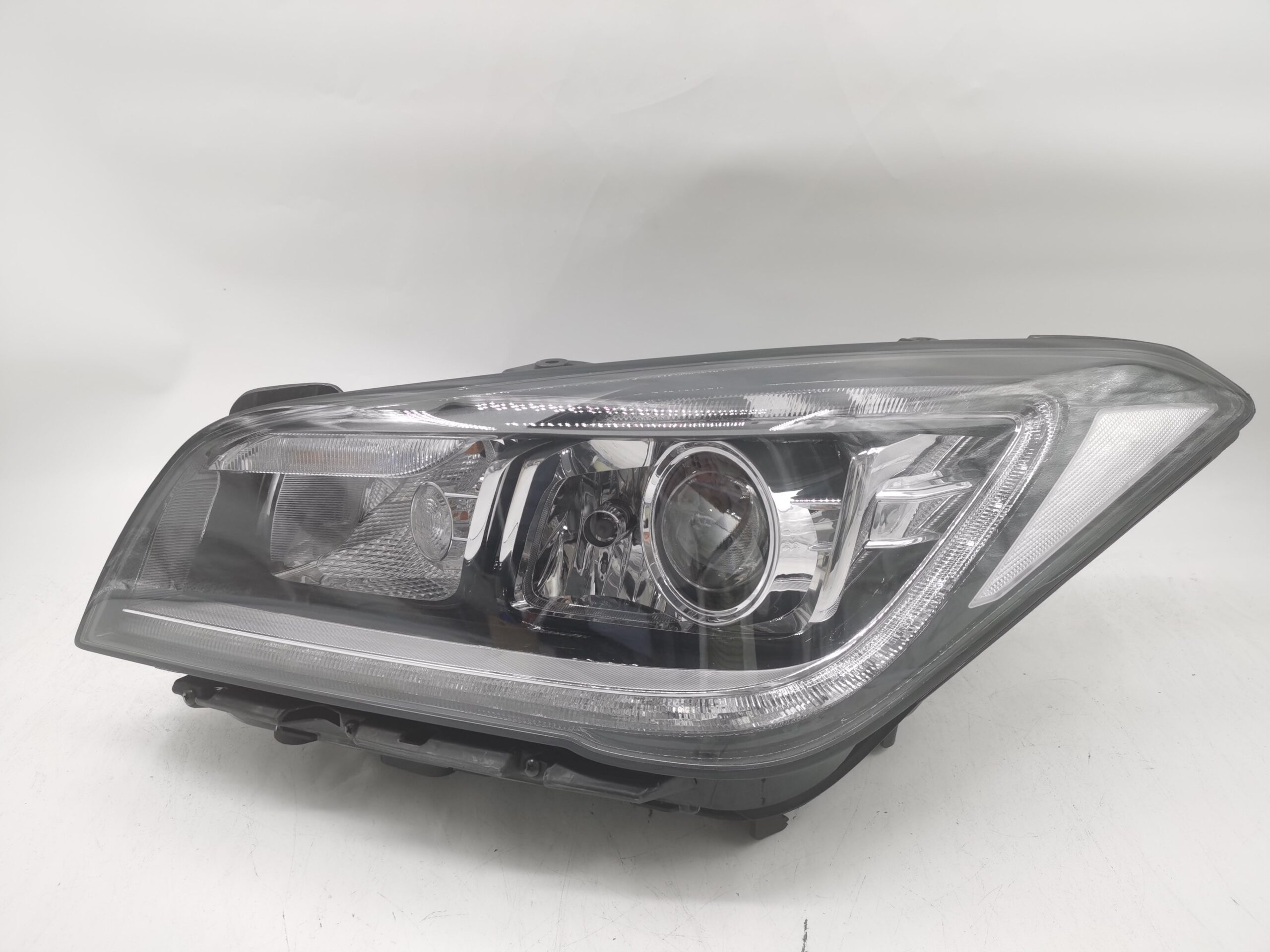 Hyundai GENESIS G80 2015-2018 XENON L.H.S HEADLIGHT ASSEMBLY