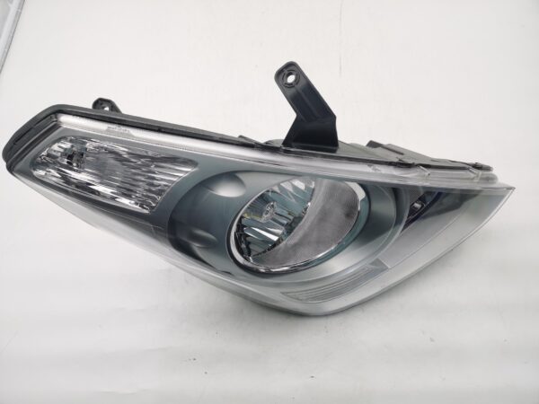 Hyundai IMAX TQ-W 2007-2017 HALOGEN R.H.S HEADLIGHT ASSEMBLY