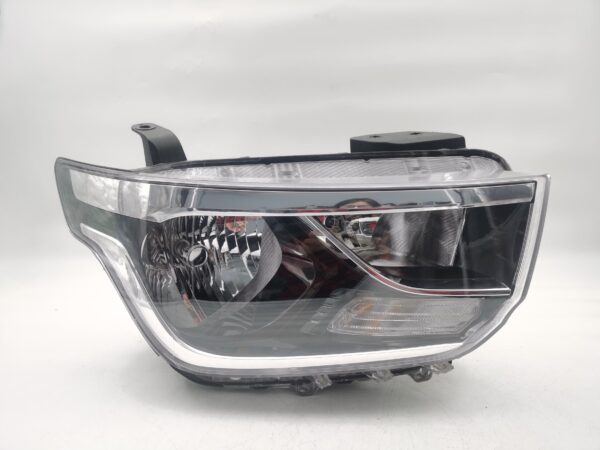 Hyundai H-1 STAREX 2017-2021 R.H.S HEADLIGHT ASSEMBLY