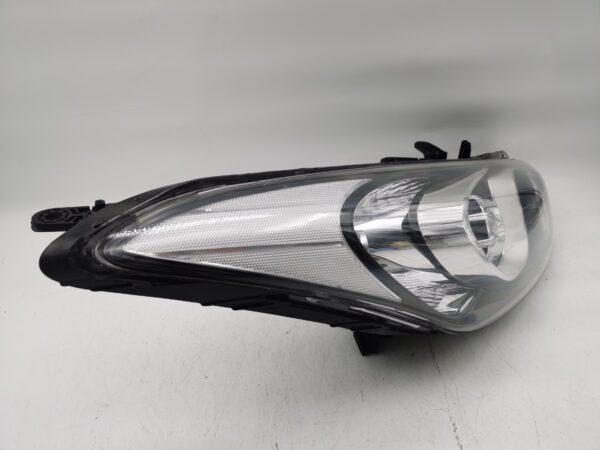 Hyundai I30 GD 2012-2016 HALOGEN R.H.S HEADLIGHT ASSEMBLY