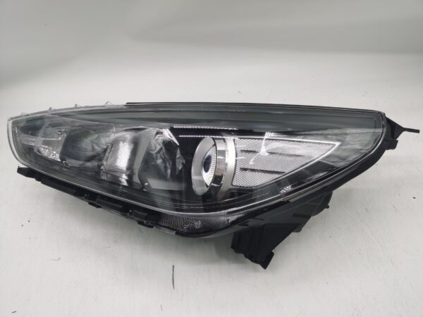 Hyundai i30 headlight deals cover