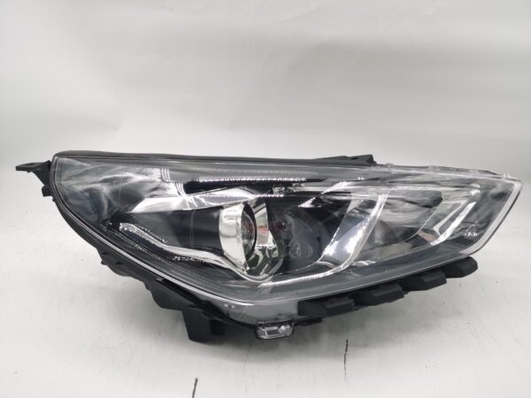 Hyundai I30 HATCH 2020-2023 HALOGEN R.H.S HEADLIGHT ASSEMBLY