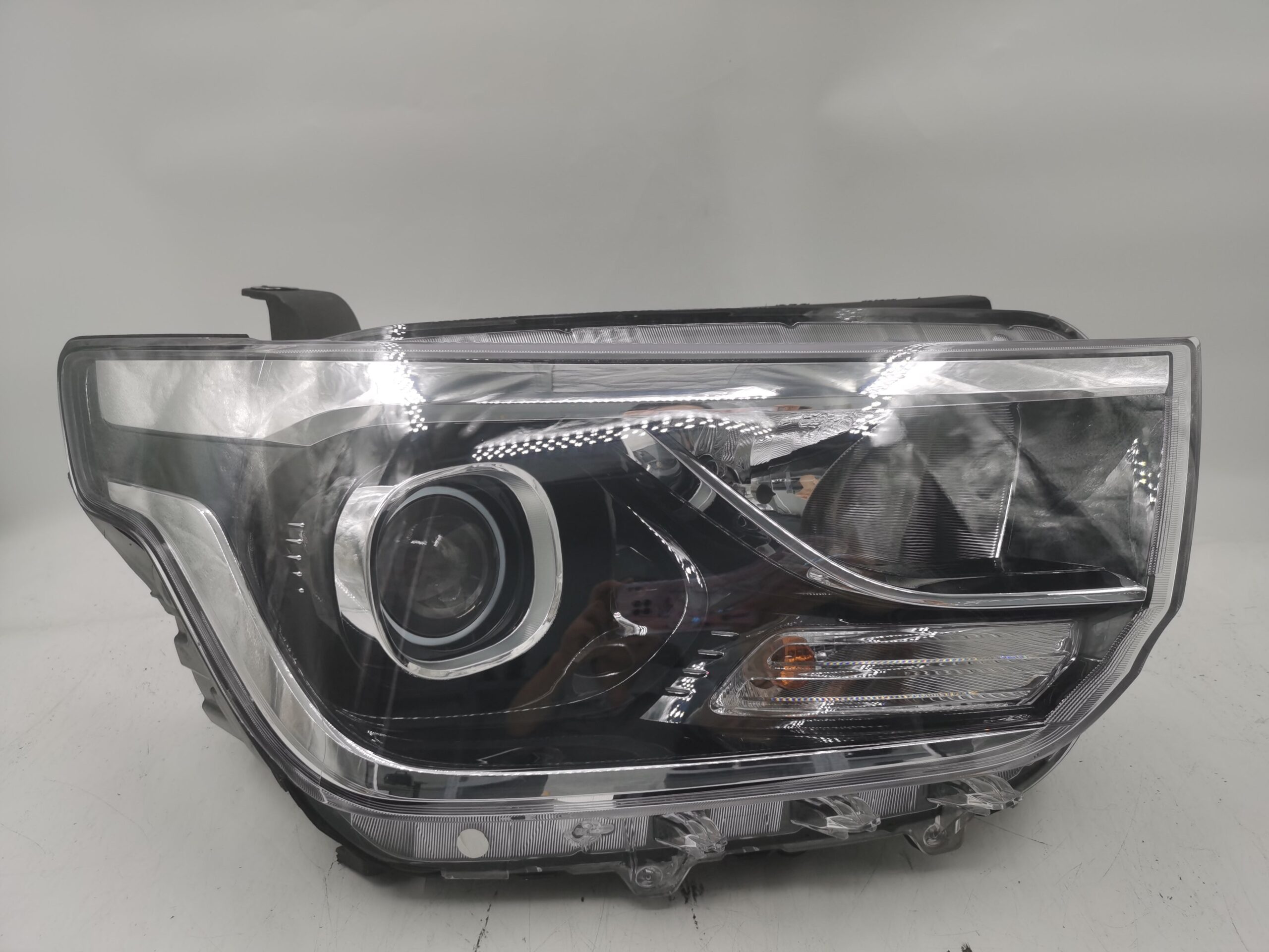 Hyundai IMAX ILOAD TQ4 2018-2023 HALOGEN R.H.S Headlight Assembly