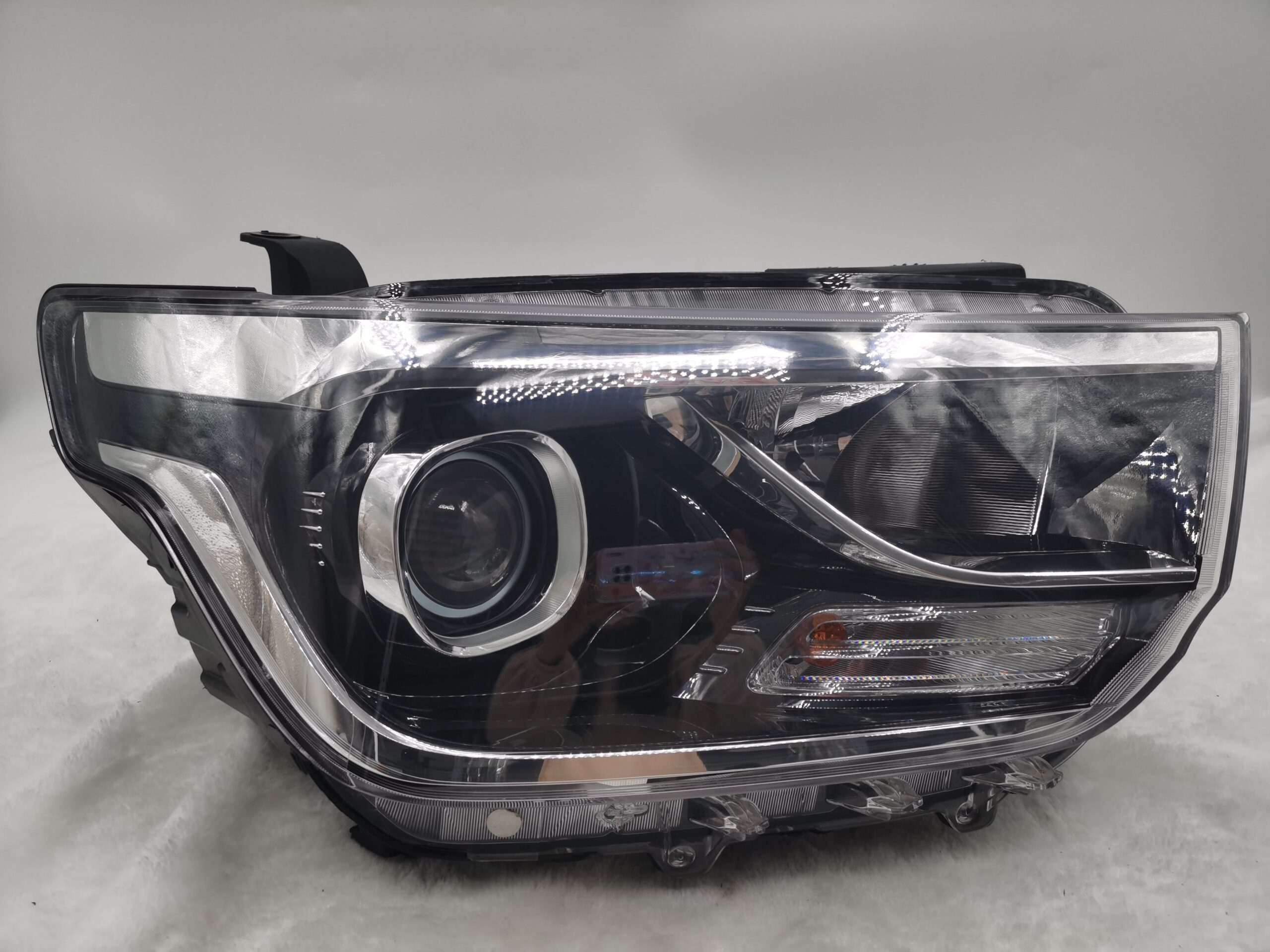 Hyundai IMAX TQ4 2018-2023 LENS HALOGEN R.H.S HEADLIGHT ASSEMBLY