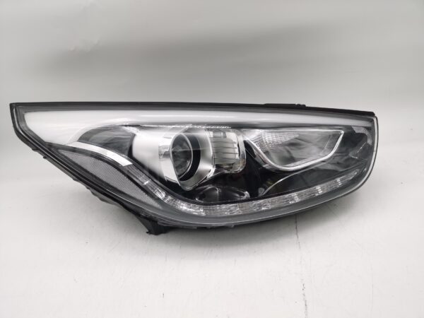 Hyundai IX35 2010-2017 R.H.S HEADLIGHT ASSEMBLY