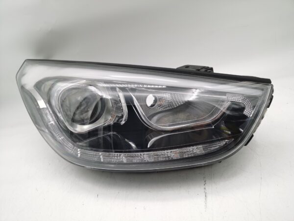 Hyundai IX35 2010-2017 R.H.S HEADLIGHT ASSEMBLY