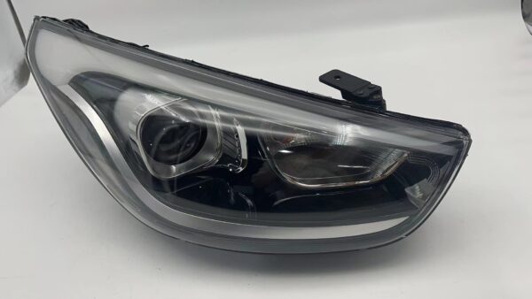 Hyundai IX35 2013 R.H.S HEADLIGHT ASSEMBLY