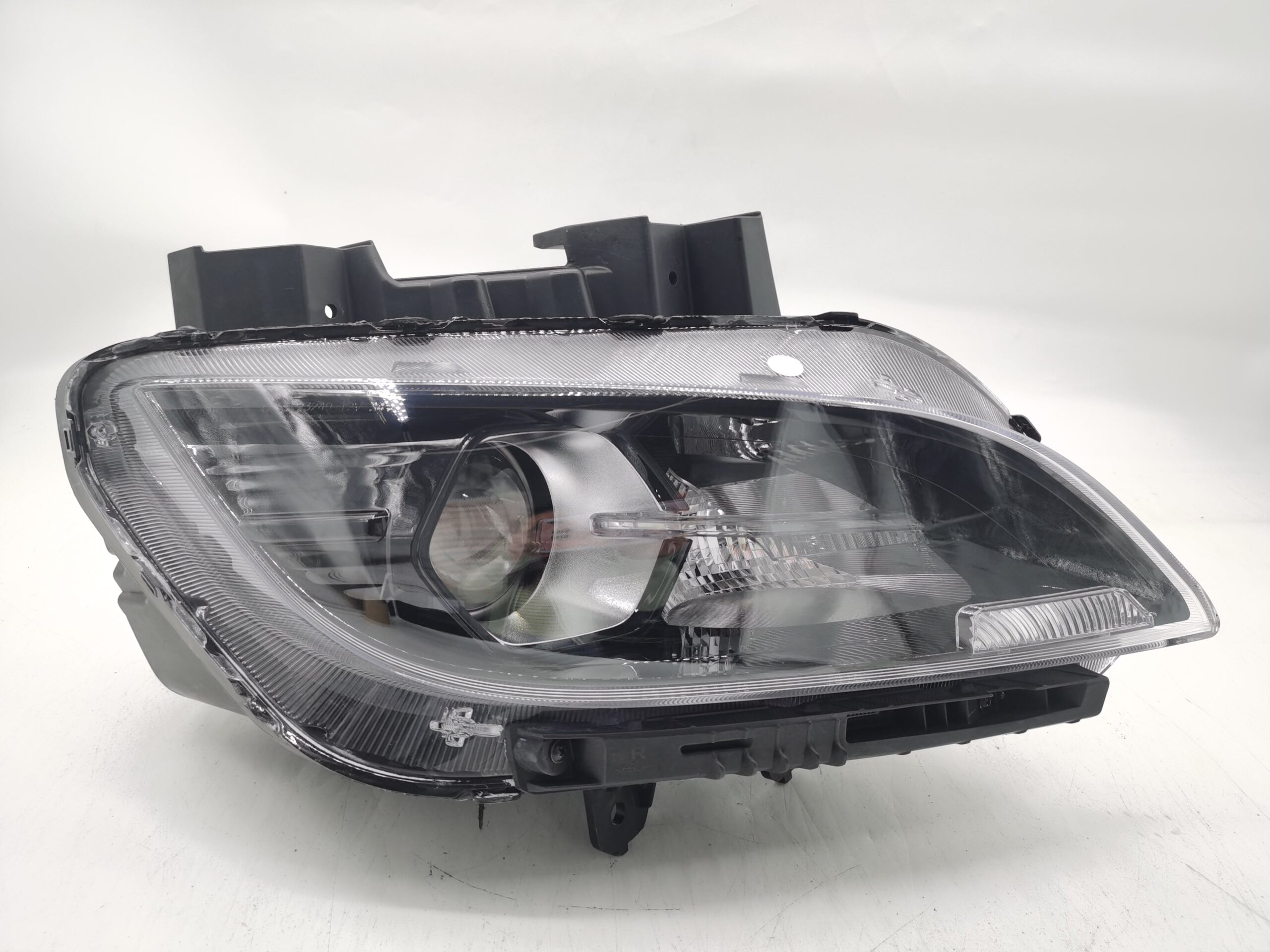 Hyundai KONA 2021-2023 HALOGEN R.H.S HEADLIGHT ASSEMBLY