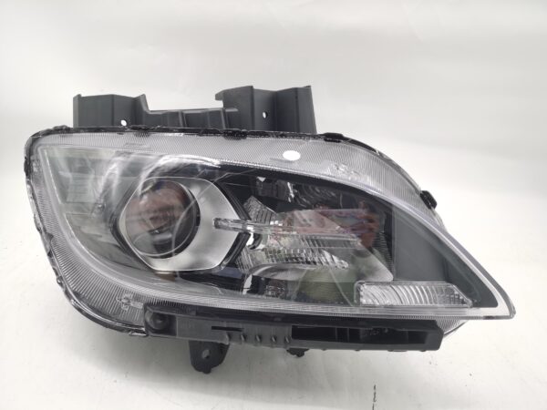 Hyundai KONA 2021-2023 HALOGEN R.H.S HEADLIGHT ASSEMBLY