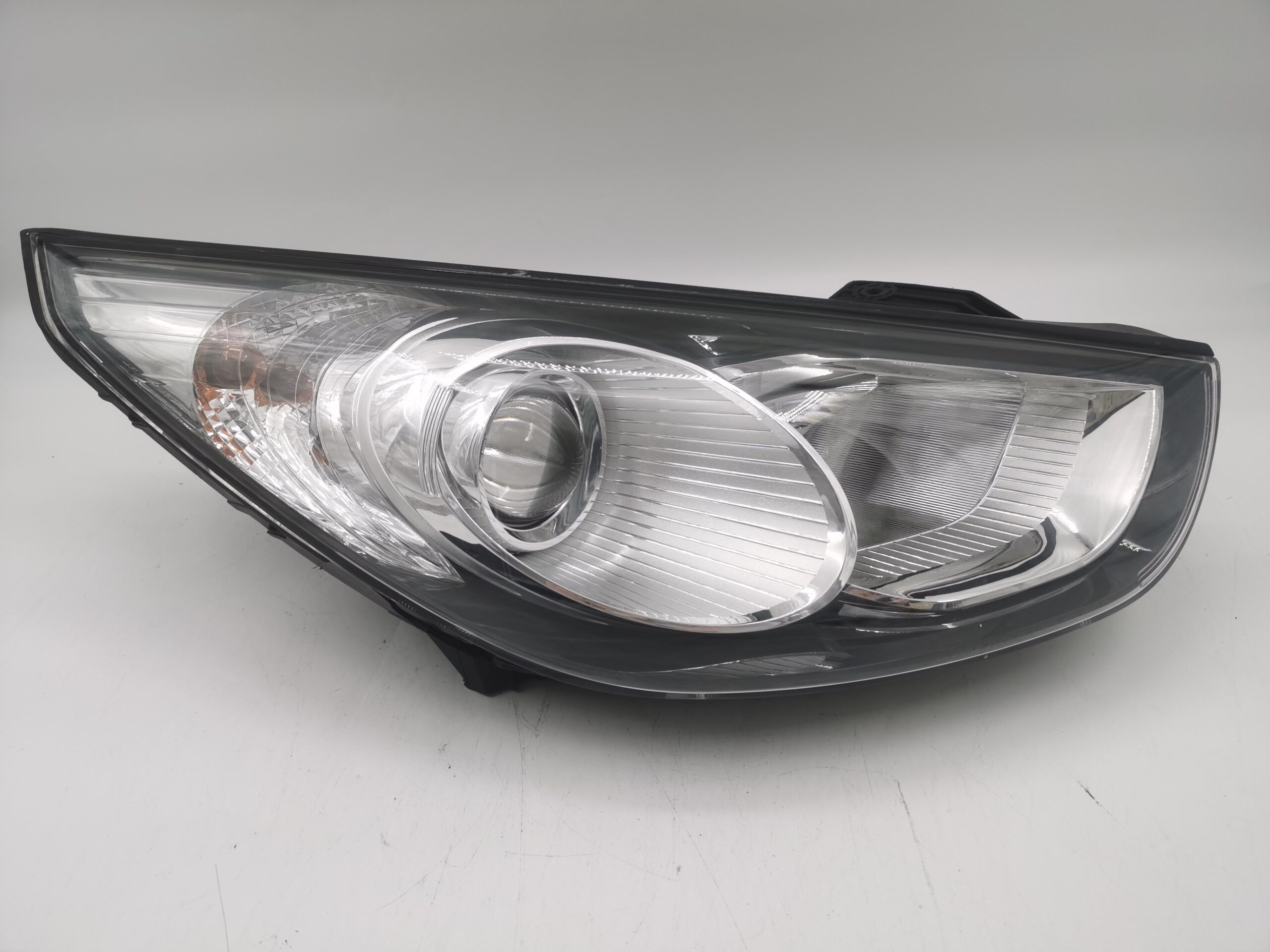 Hyundai IX35 2009-2012 HALOGEN R.H.S HEADLIGHT ASSEMBLY