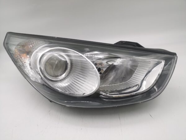 Hyundai IX35 2009-2012 HALOGEN R.H.S HEADLIGHT ASSEMBLY