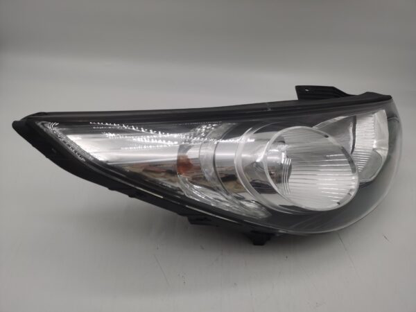 Hyundai IX35 2009-2012 HALOGEN R.H.S HEADLIGHT ASSEMBLY