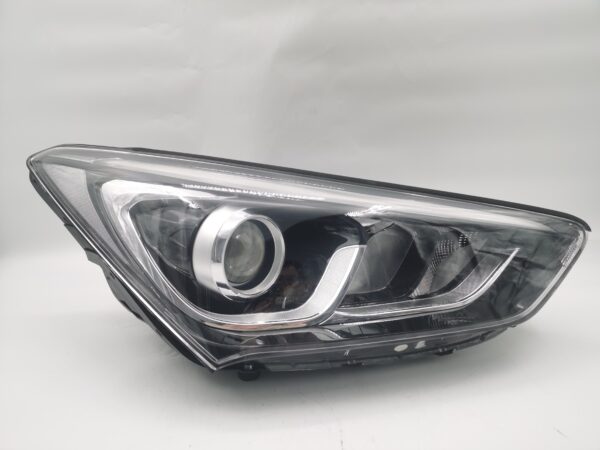 Hyundai SANTA FE X 2016-2018 HALOGEN R.H.S HEADLIGHT ASSEMBLY