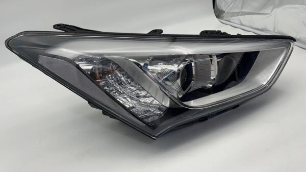 Hyundai SANTA FE 2013-2016 R.H.S HEADLIGHT ASSEMBLY