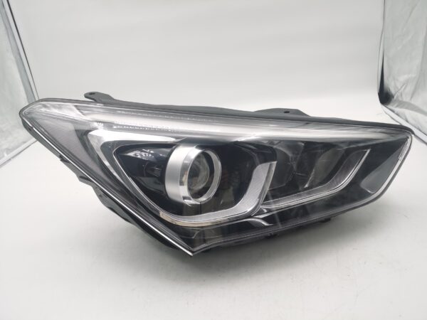 Hyundai ELANTRA GT 2018-2021 R.H.S HEADLIGHT ASSEMBLY