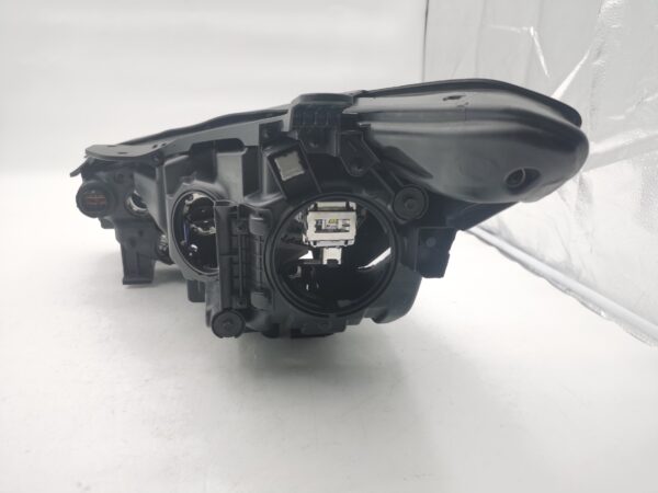 Hyundai ELANTRA GT 2018-2021 R.H.S HEADLIGHT ASSEMBLY