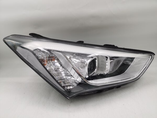 Hyundai SANTA FE DM 2013-2015 XENON  R.H.S HEADLIGHT ASSEMBLY