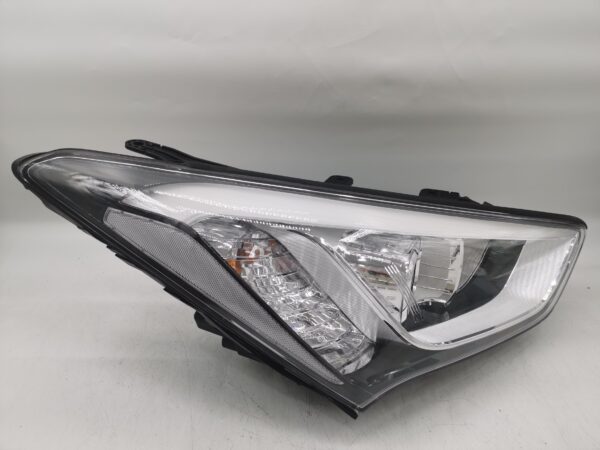 Hyundai SANTA FE DM 2013-2015 XENON  R.H.S HEADLIGHT ASSEMBLY