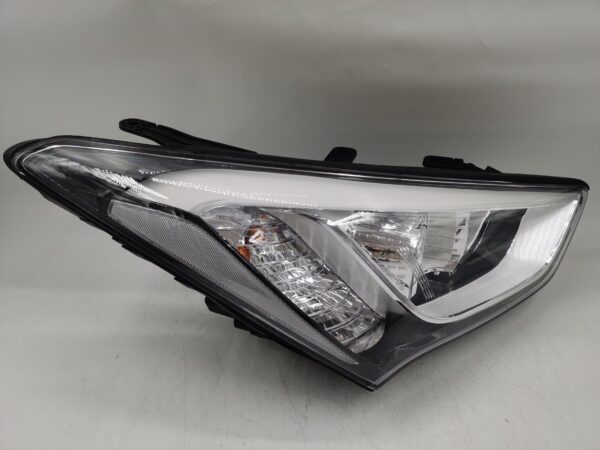 Hyundai SANTA FE DM 2013-2015 XENON  R.H.S HEADLIGHT ASSEMBLY