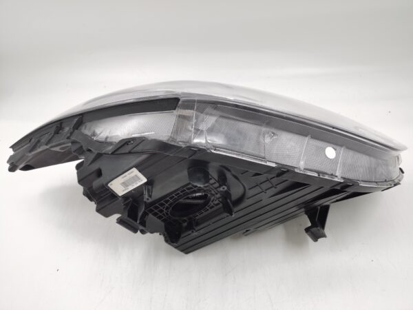 Hyundai SANTA FE DM 2013-2015 XENON  R.H.S HEADLIGHT ASSEMBLY