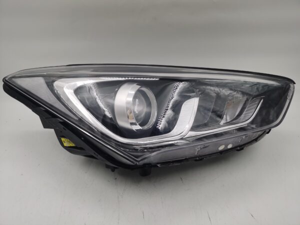 Hyundai SANTA FE X 2016-2018 HALOGEN R.H.S HEADLIGHT ASSEMBLY