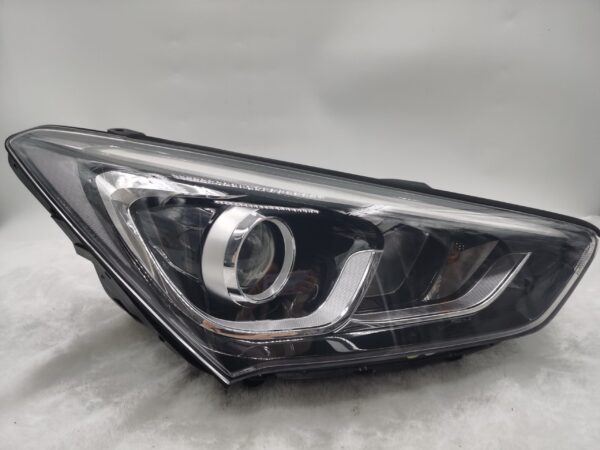 Hyundai SANTA FE X 2016-2018 HALOGEN R.H.S HEADLIGHT ASSEMBLY