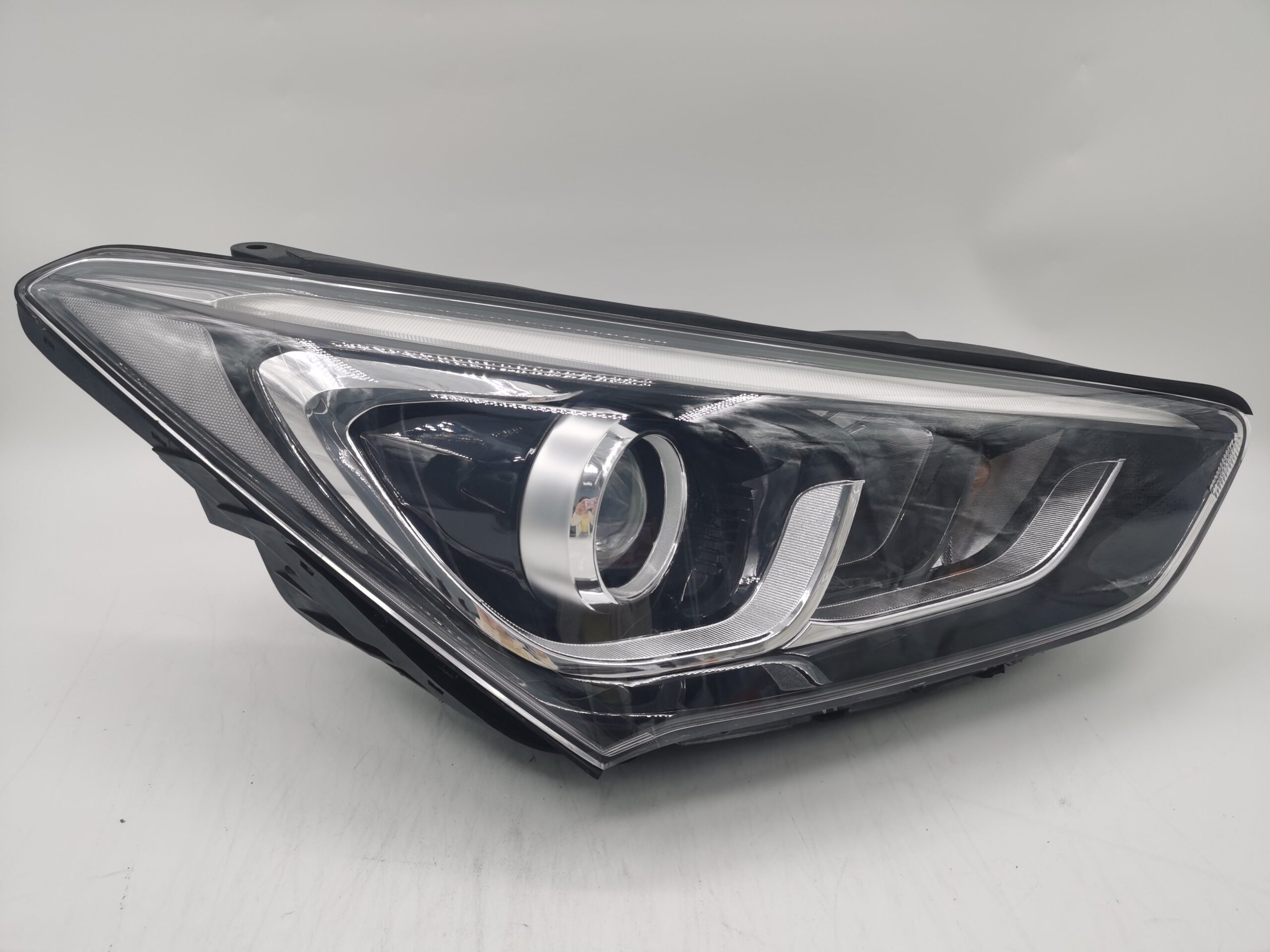 Hyundai SANTA FE X 2016-2018 XENON R.H.S Headlight Assembly