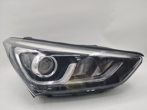 Hyundai SANTA FE X 2016-2018 XENON R.H.S Headlight Assembly