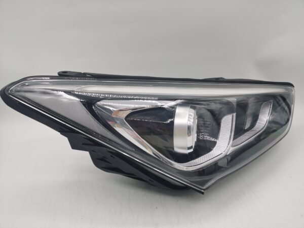 Hyundai SANTA FE X 2016-2018 XENON R.H.S Headlight Assembly