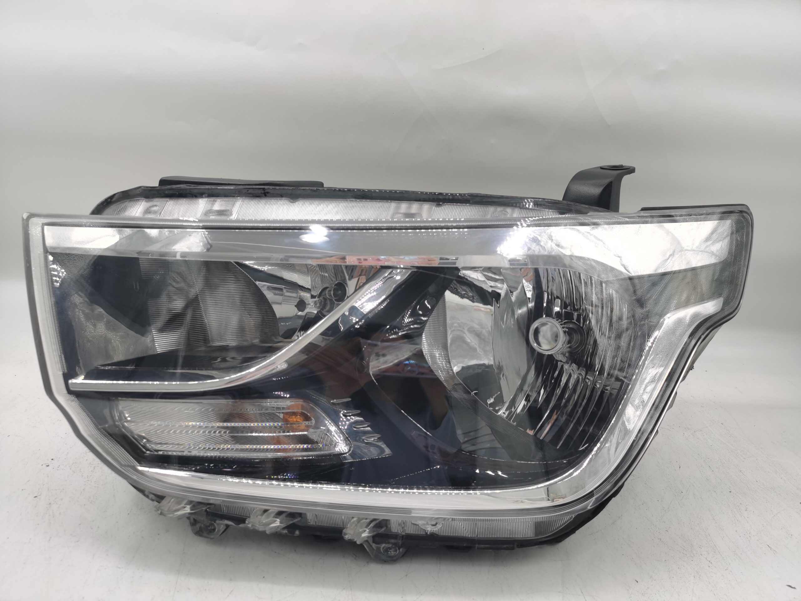 Hyundai IMAX ILOAD TQ4 2018-2023 HALOGEN L.H.S HEADLIGHT ASSEMBLY