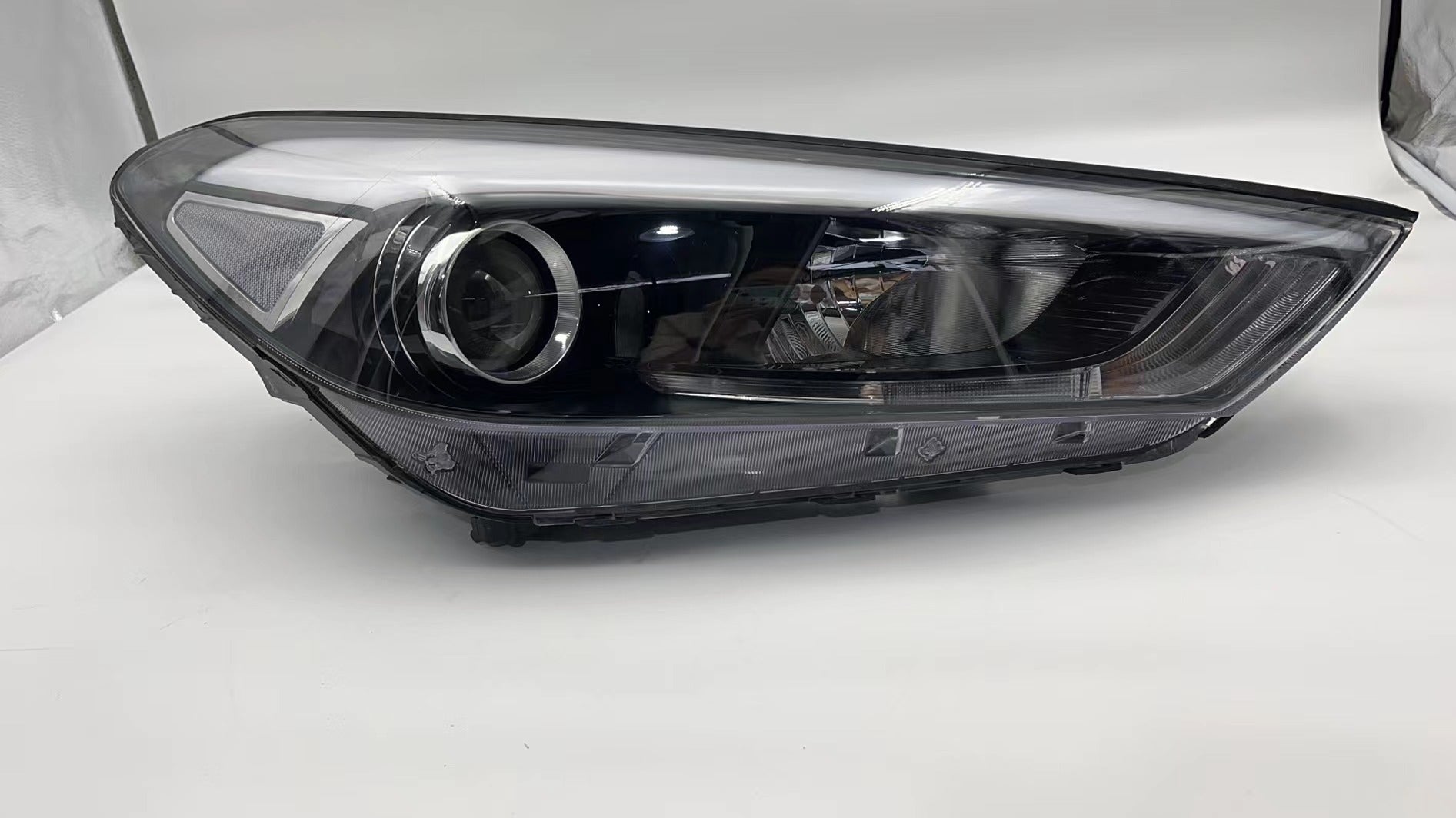 Hyundai TUCSON XG 2015-2017 HALOGEN R.H.S HEADLIGHT ASSEMBLY