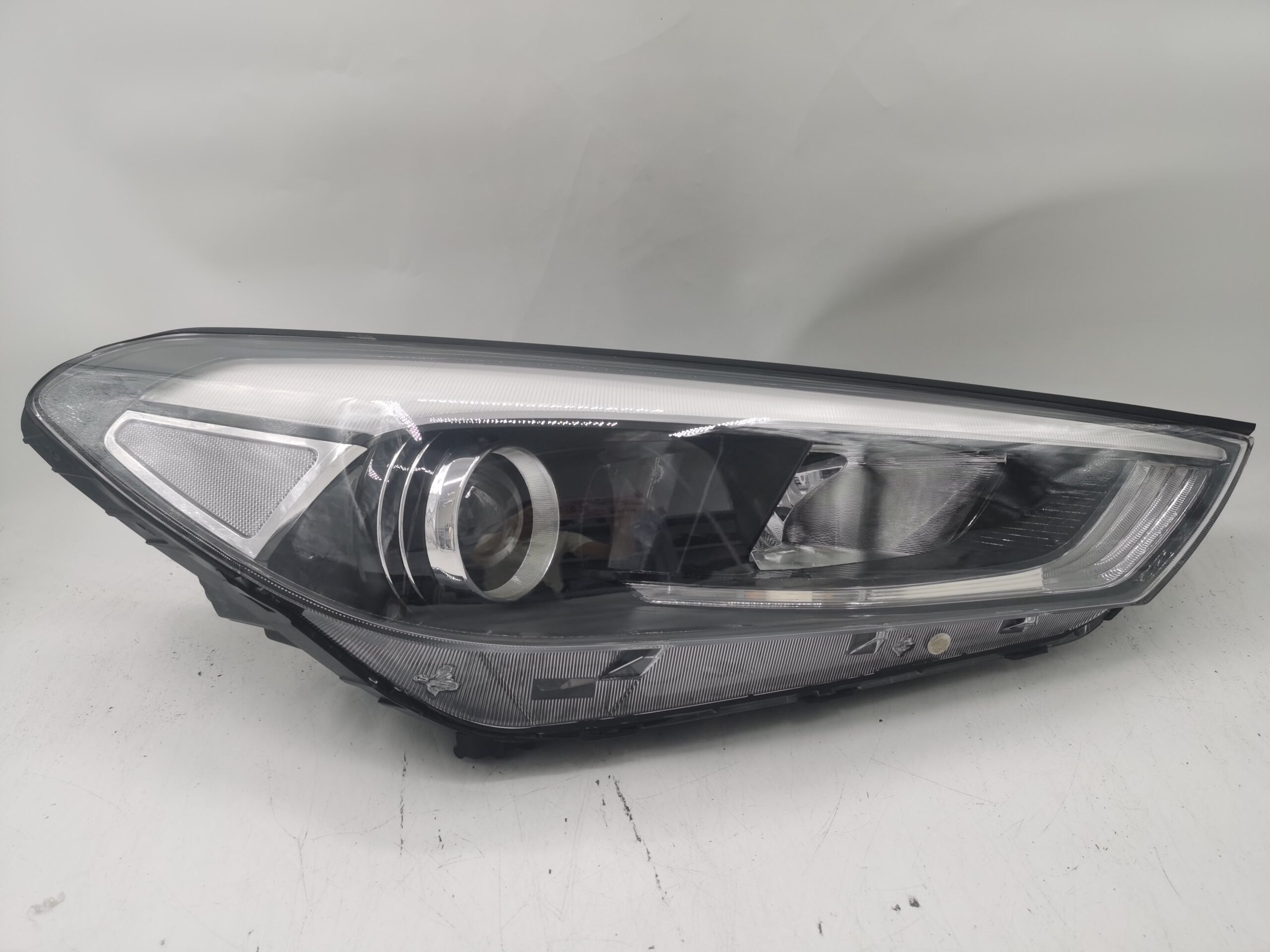 Hyundai TUCSON XG 2015-2017 HALOGEN R.H.S Headlight Assembly