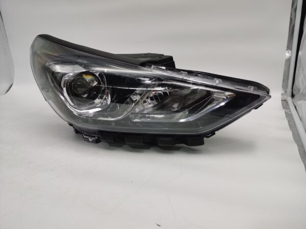 Hyundai I30 HATCH 2020-2023 HALOGEN R.H.S HEADLIGHT ASSEMBLY