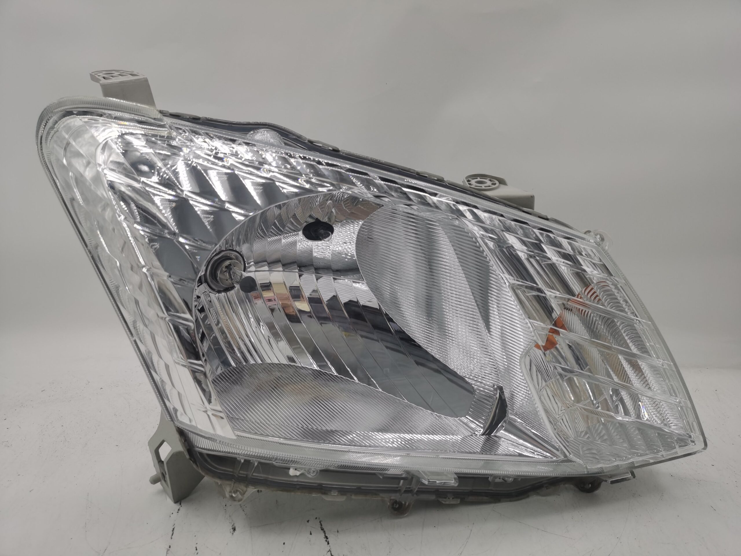 Isuzu D-MAX 2012-2015 HALOGEN R.H.S Headlight Assembly