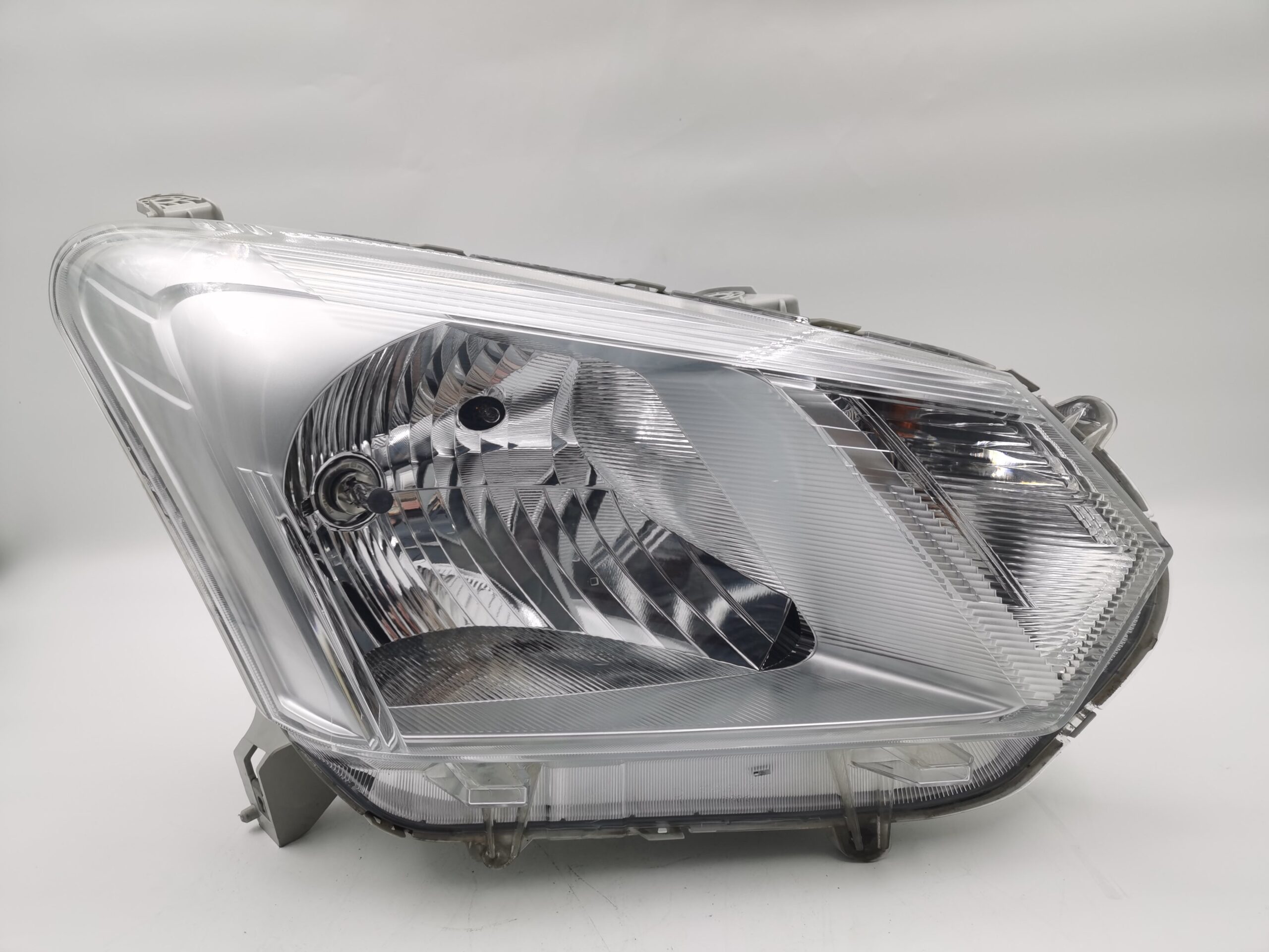 Isuzu D-MAX 2016-2019 HALOGEN R.H.S HEADLIGHT ASSEMBLY