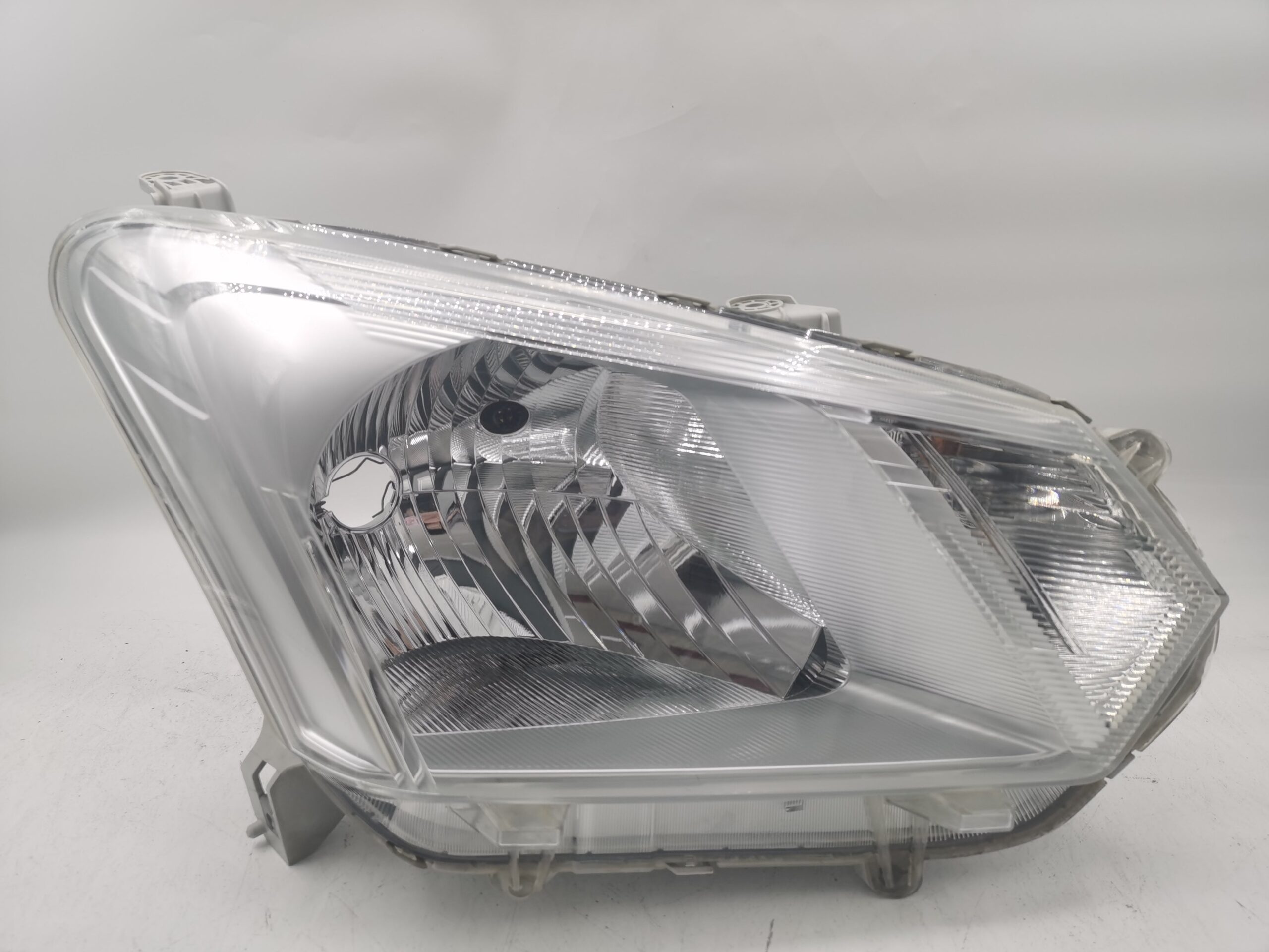 Isuzu D-MAX 2016-2019 HALOGEN R.H.S HEADLIGHT ASSEMBLY