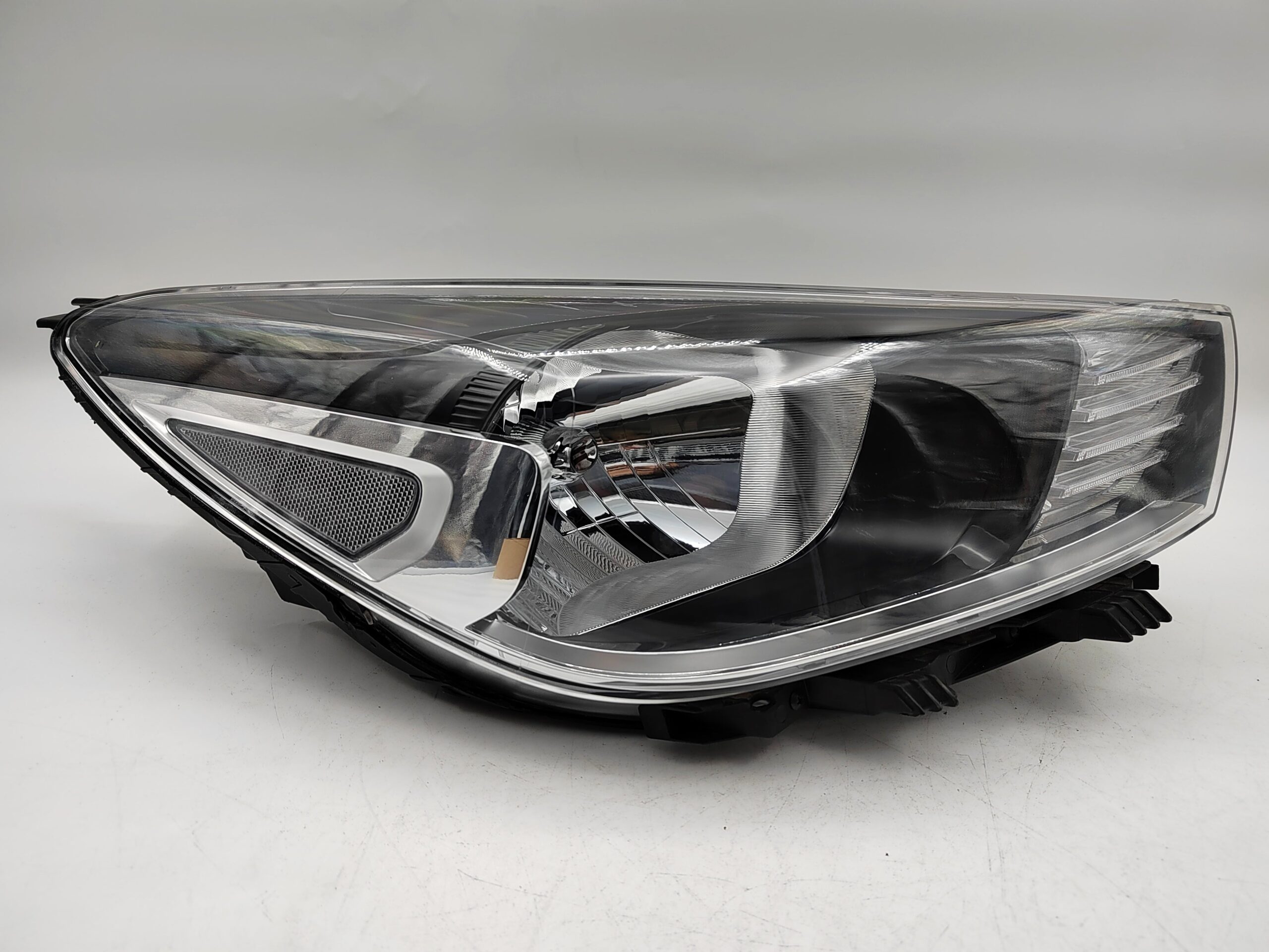 Kia RIO 2018-2020 HALOGEN R.H.S HEADLIGHT ASSEMBLY