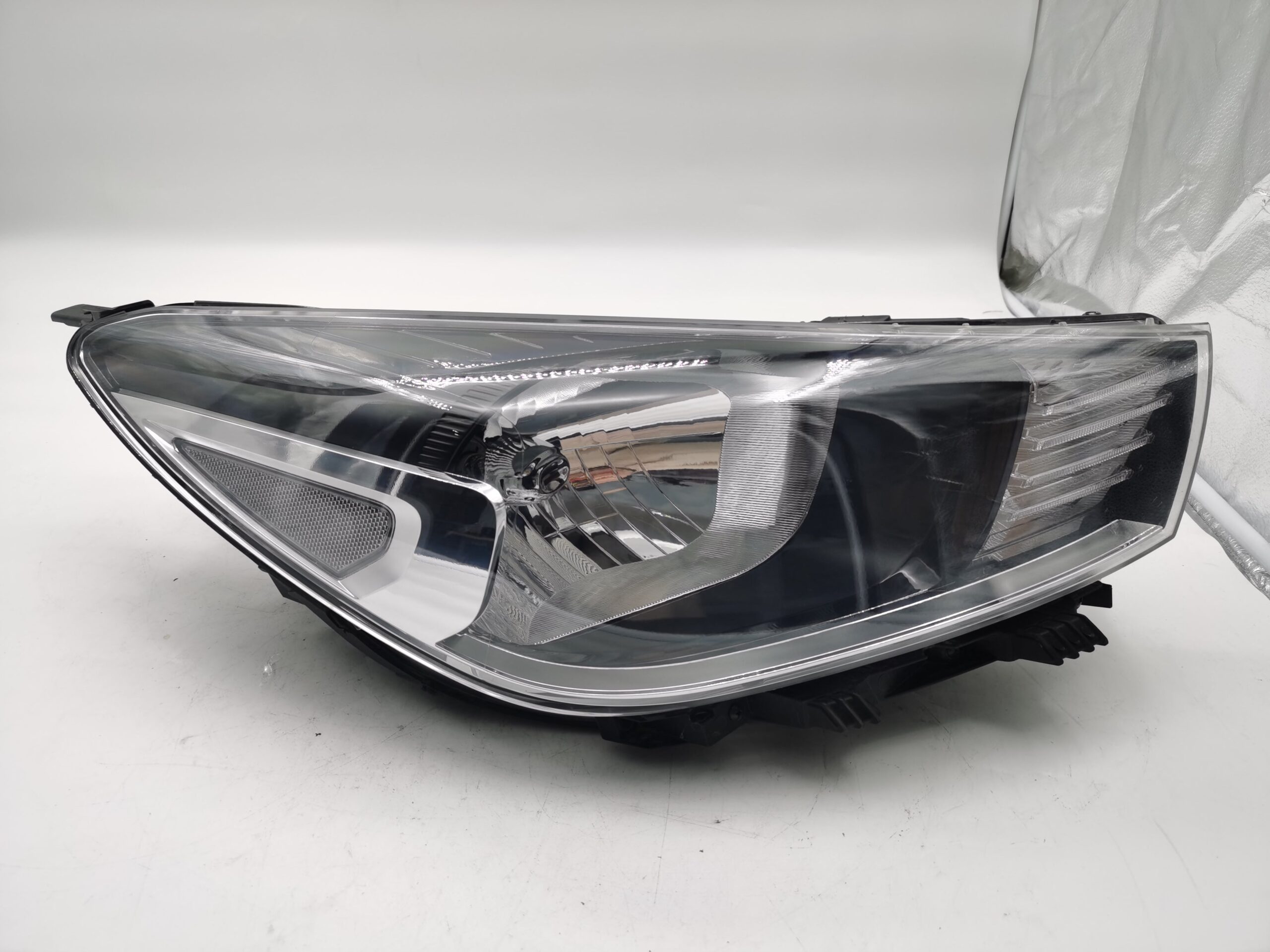 Kia RIO 2018-2020 HALOGEN R.H.S HEADLIGHT ASSEMBLY