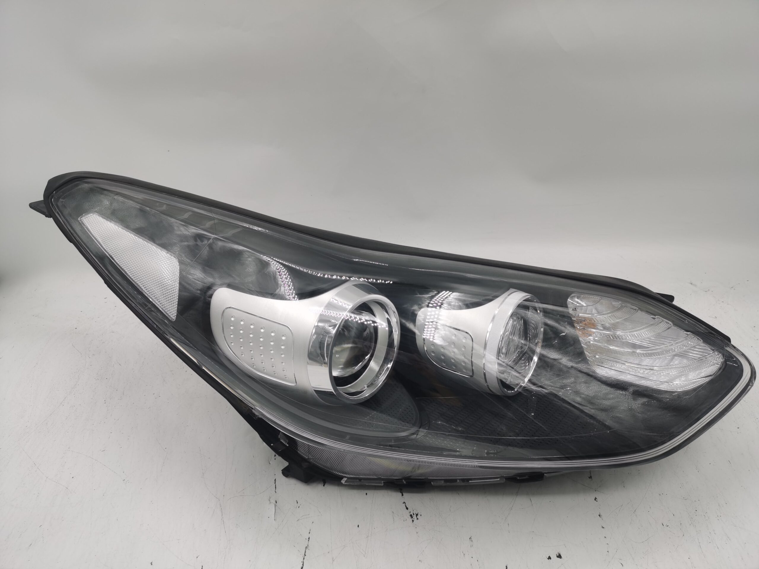 Kia SPORTAGE 2016-2021 HALOGEN R.H.S Headlight Assembly