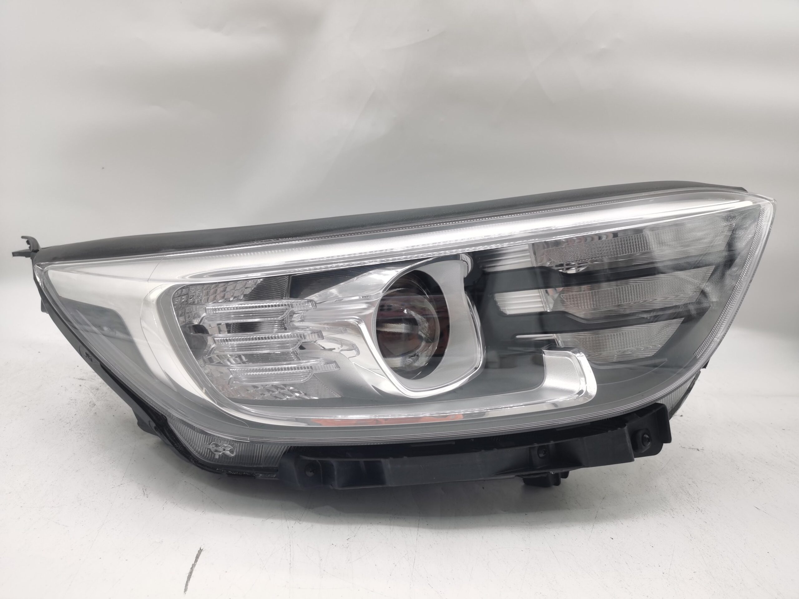 Kia STONIC 2021-2023 HALOGEN R.H.S HEADLIGHT ASSEMBLY